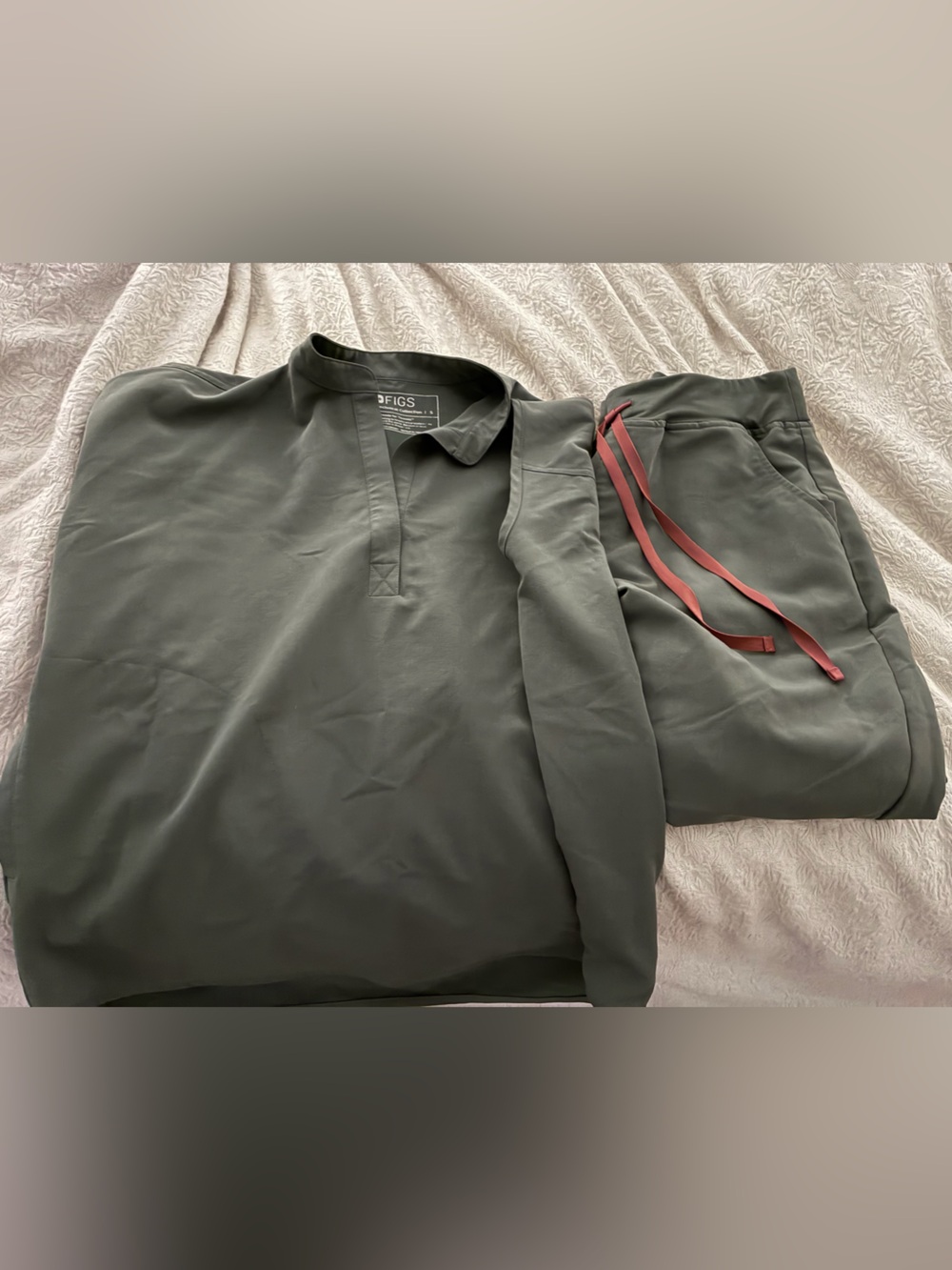 Figs Olive Green Top SMALL and Jogger Set with Drawstrings LARGE